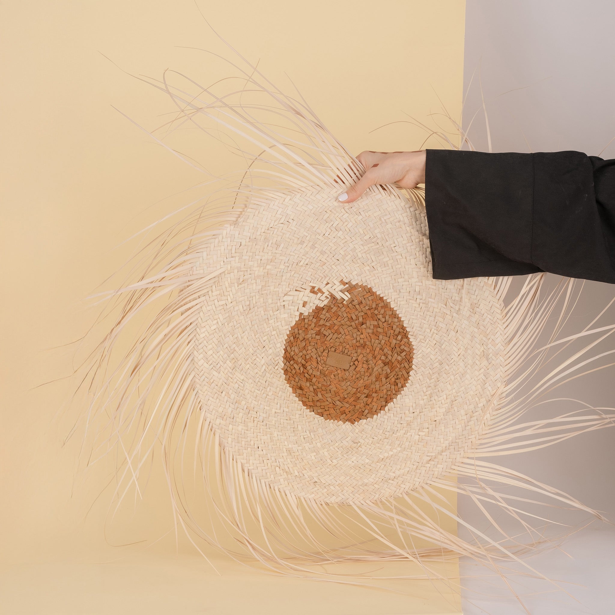 Areca I Safeefah place mat with leather center