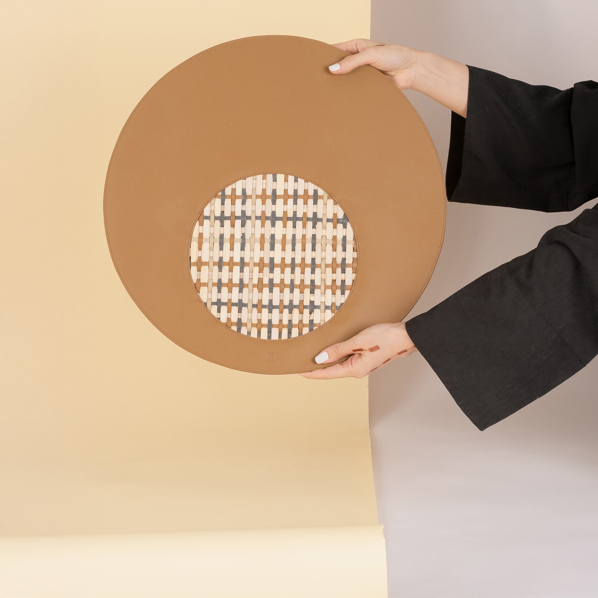 Areca V Leather place mat with Safeefah center
