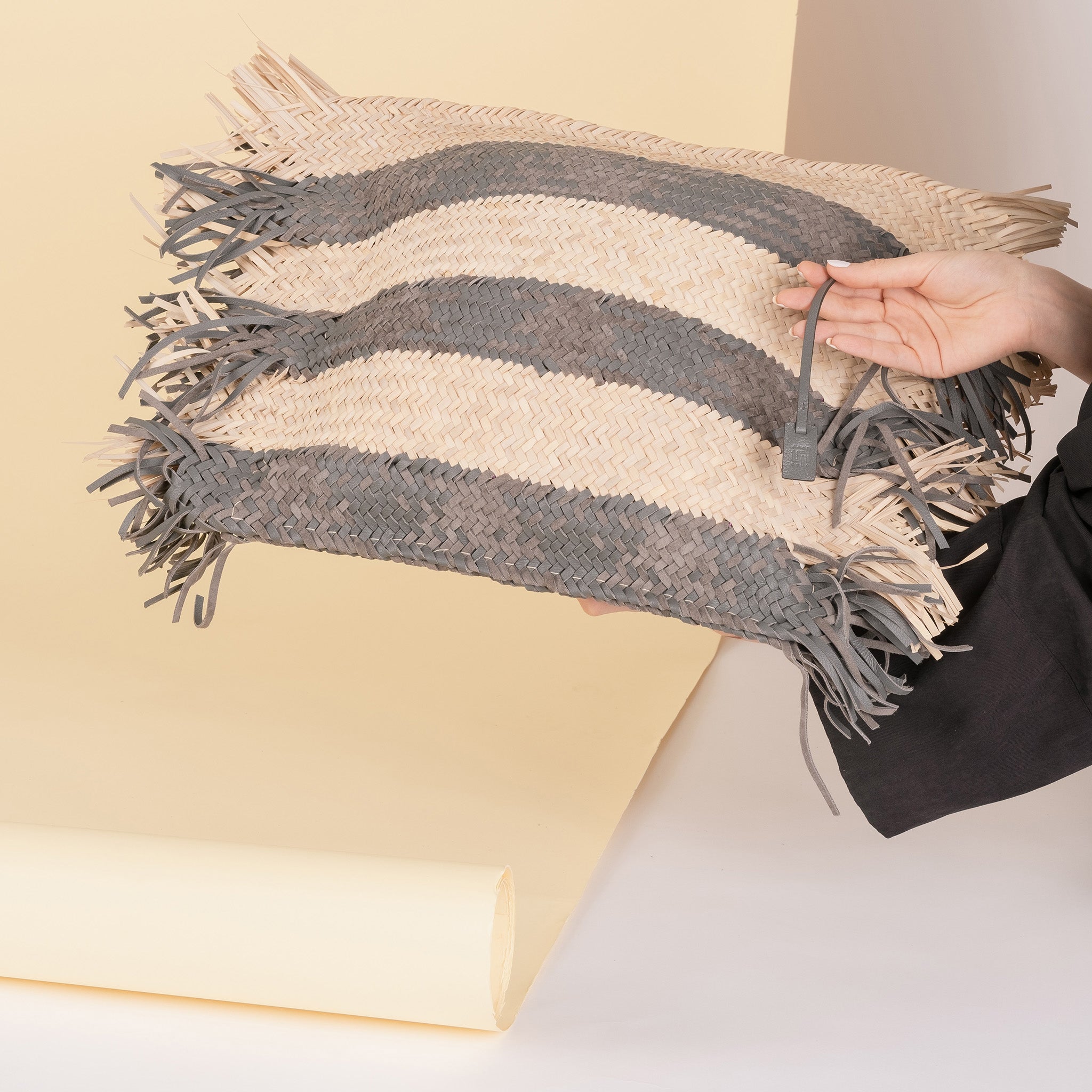 Kimri II  Safeefah leather pillow