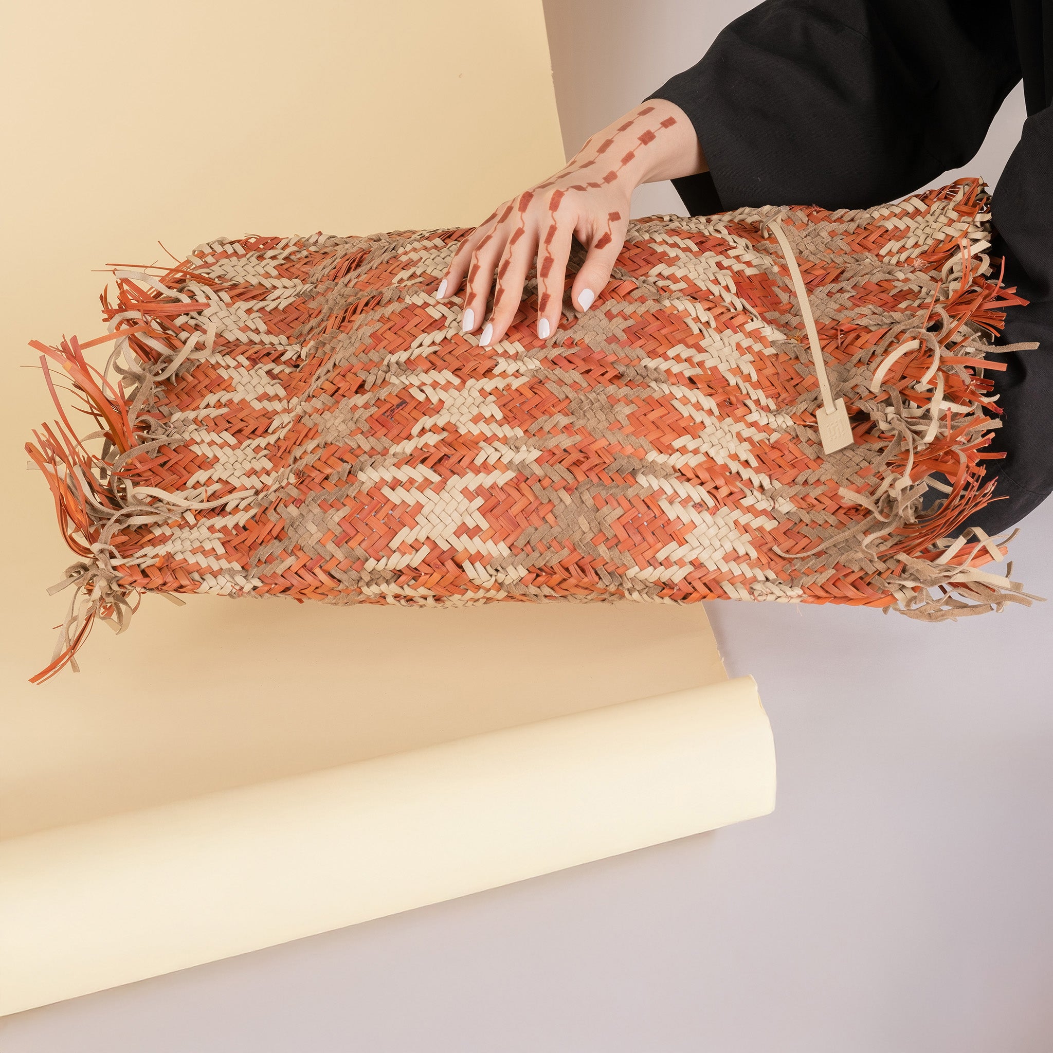 Kimri I Safeefah leather pillow