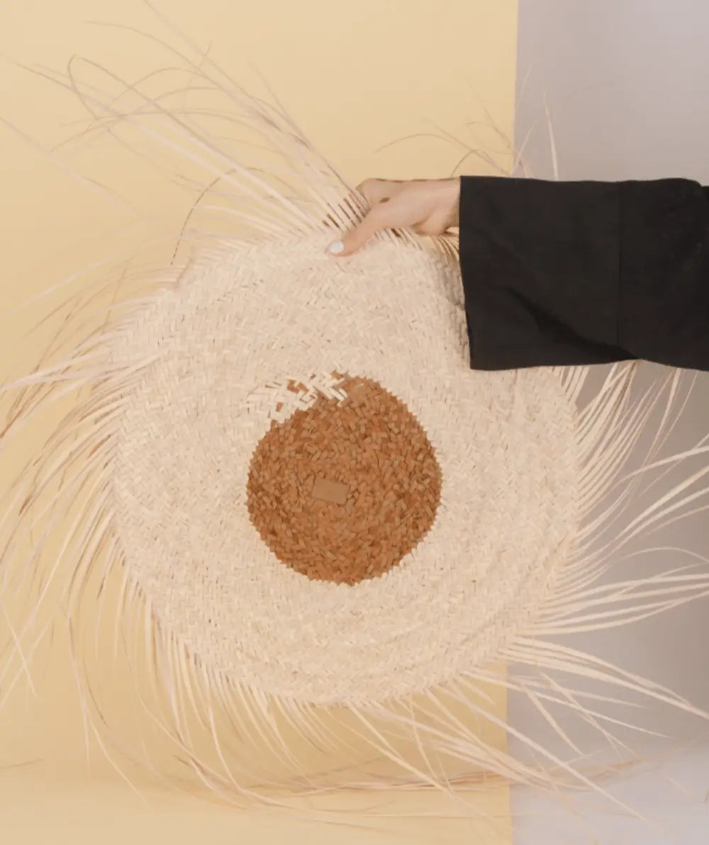 Areca 
 Leather place mat with Safeefah center