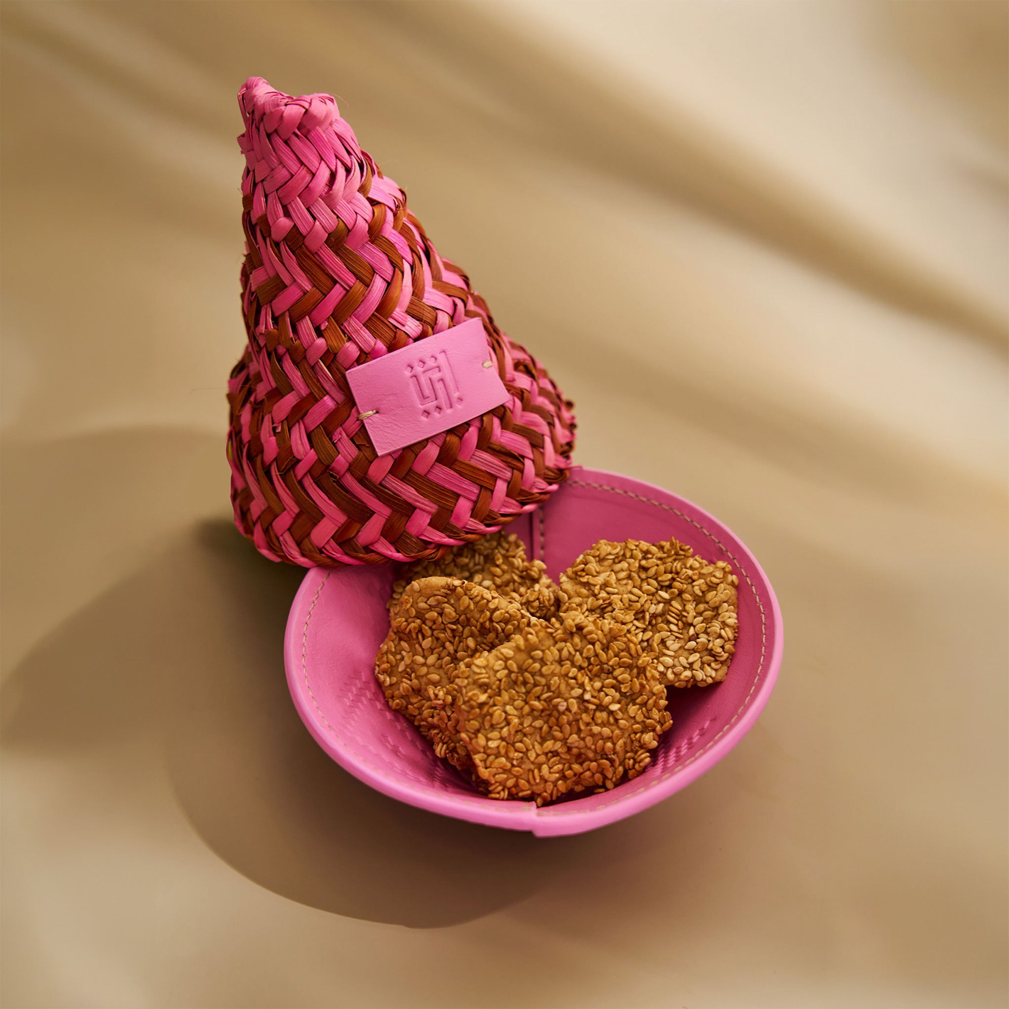 Al Mekkab - Red & Pink